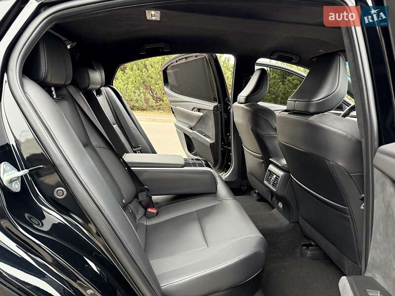 Седан Toyota Camry 2024 в Києві