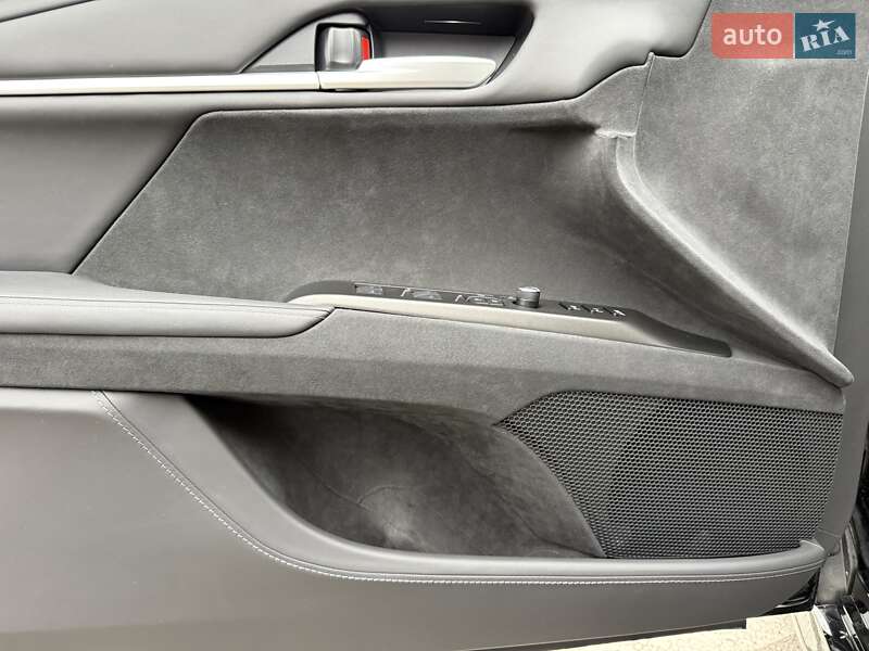 Седан Toyota Camry 2024 в Києві