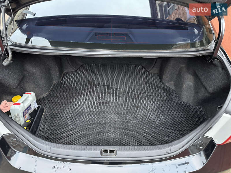 Седан Toyota Camry 2006 в Ровно