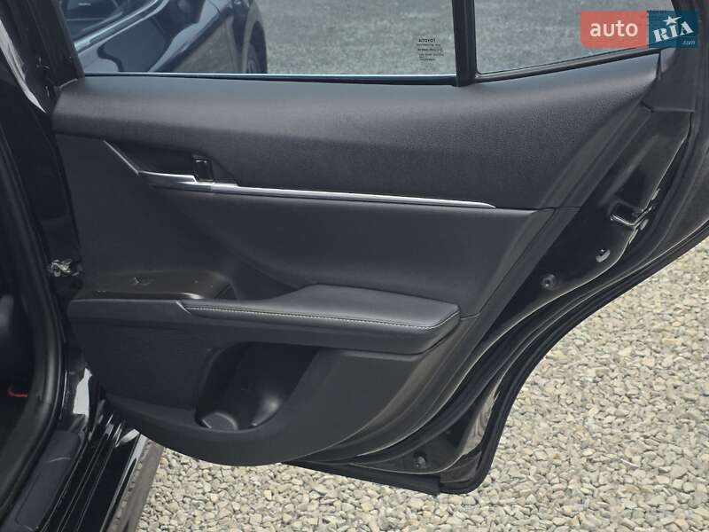 Седан Toyota Camry 2022 в Тернополі