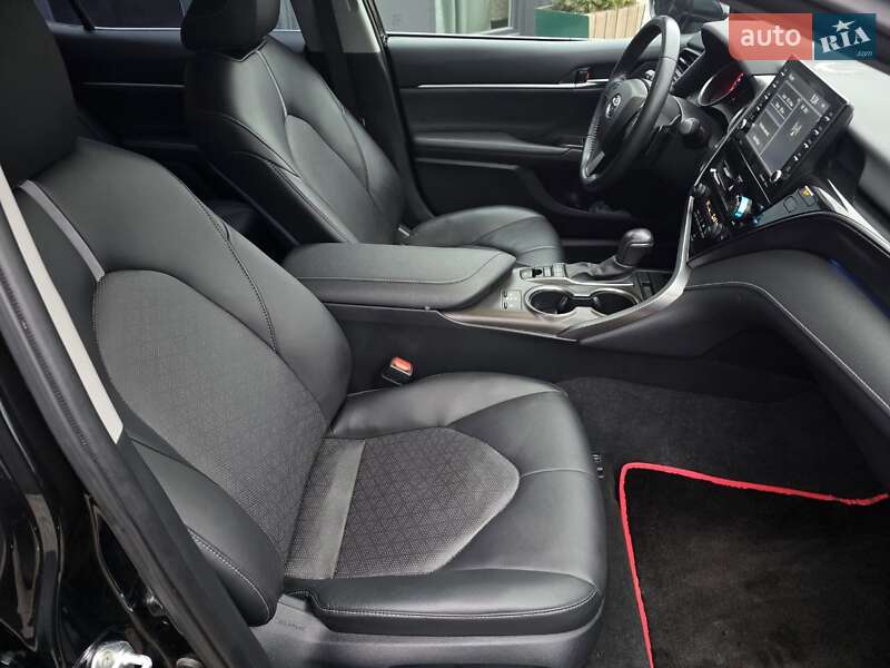 Седан Toyota Camry 2022 в Тернополі