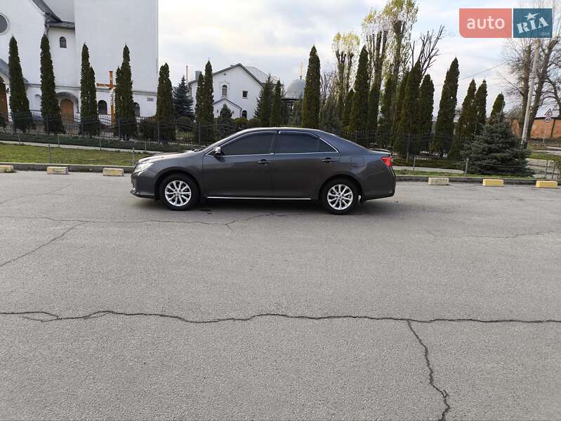 Седан Toyota Camry 2014 в Харкові