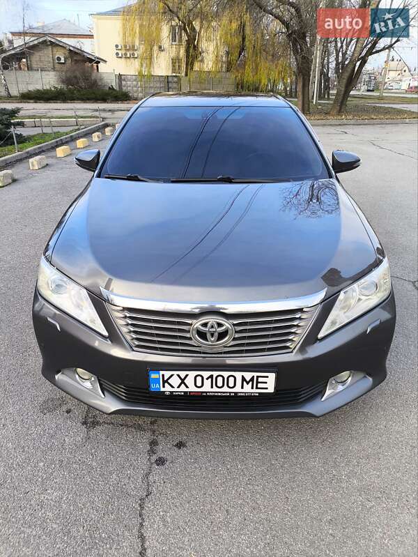 Седан Toyota Camry 2014 в Харкові