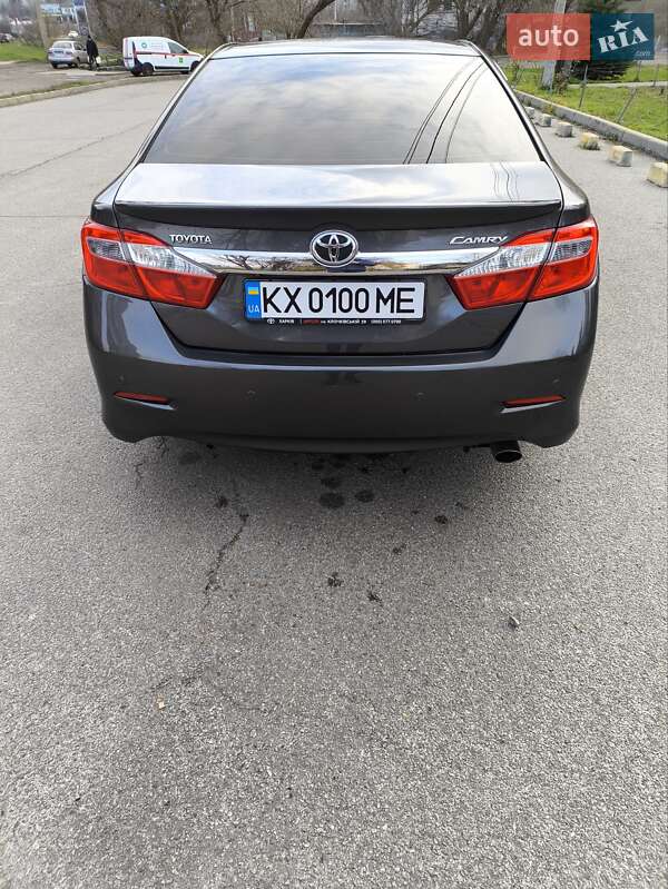 Седан Toyota Camry 2014 в Харкові