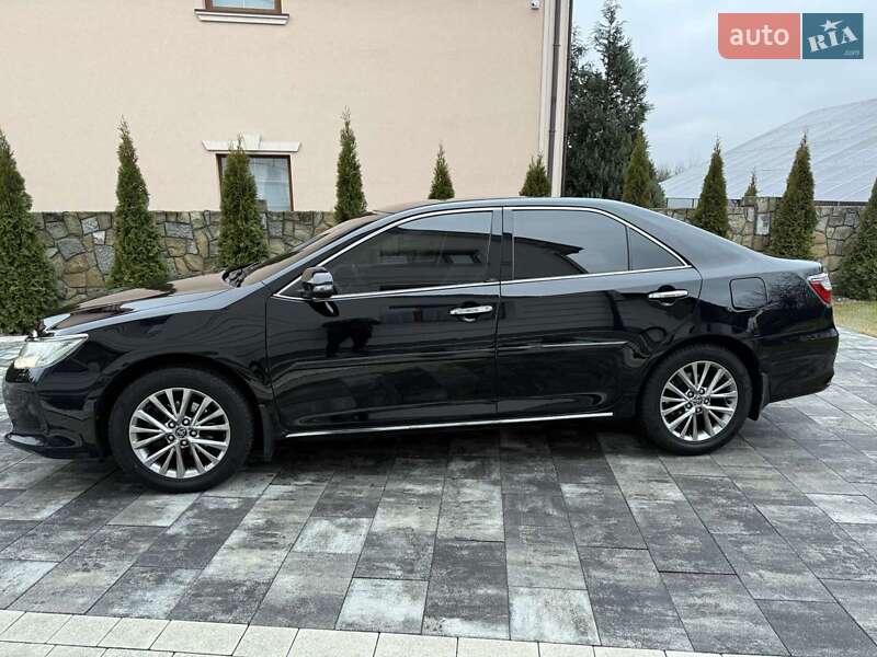 Седан Toyota Camry 2017 в Ивано-Франковске