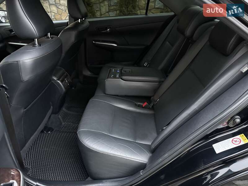 Седан Toyota Camry 2017 в Ивано-Франковске