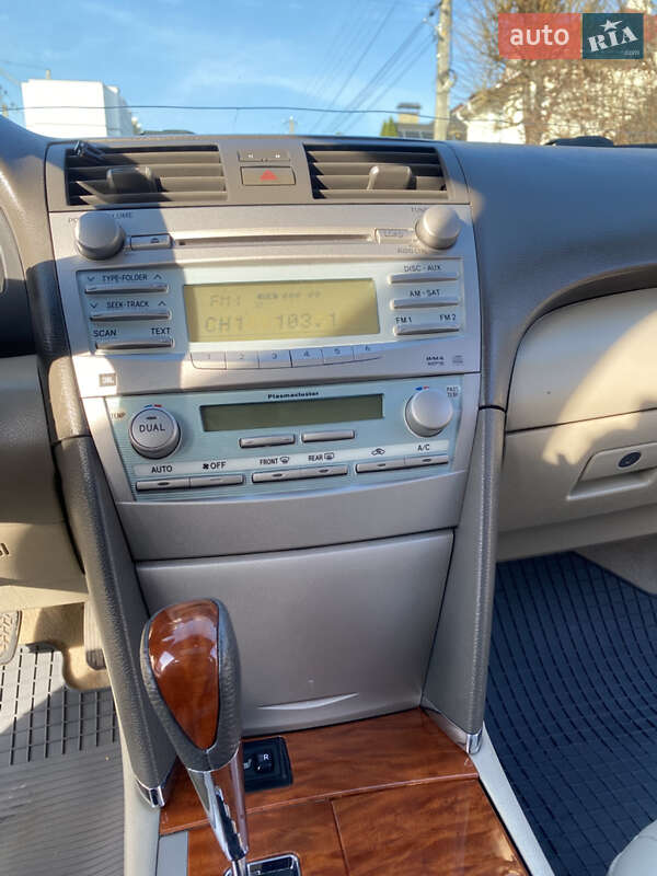 Седан Toyota Camry 2008 в Киеве