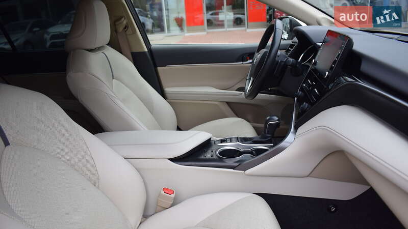 Седан Toyota Camry 2023 в Житомирі