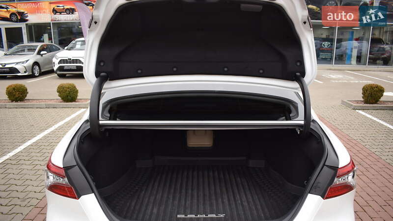 Седан Toyota Camry 2023 в Житомирі