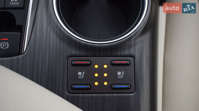 Седан Toyota Camry 2023 в Житомирі