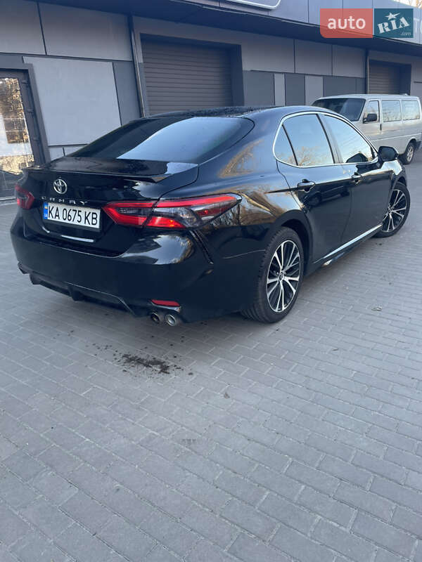 Седан Toyota Camry 2017 в Києві