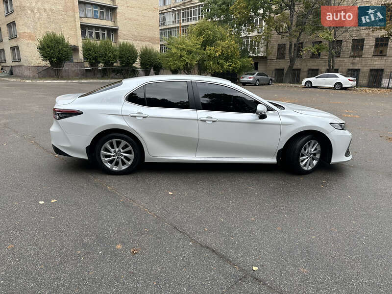 Седан Toyota Camry 2021 в Києві