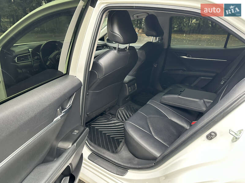 Седан Toyota Camry 2021 в Києві