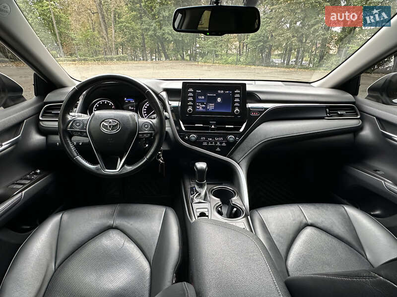 Седан Toyota Camry 2021 в Києві
