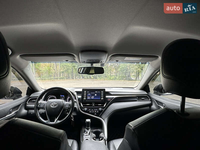 Седан Toyota Camry 2021 в Києві