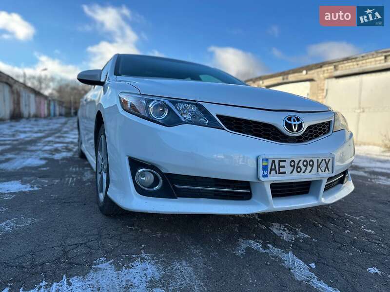 Седан Toyota Camry 2014 в Кам'янському