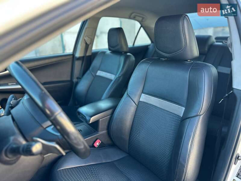 Седан Toyota Camry 2014 в Кам'янському
