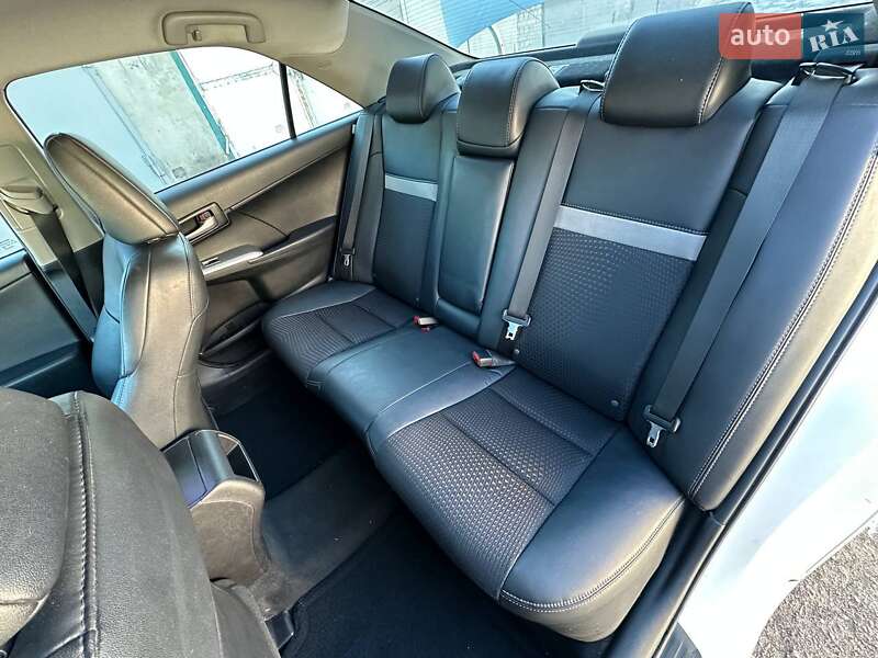 Седан Toyota Camry 2014 в Кам'янському