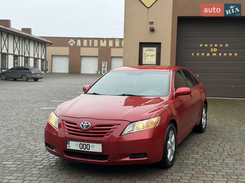 Седан Toyota Camry 2008 в Рівному