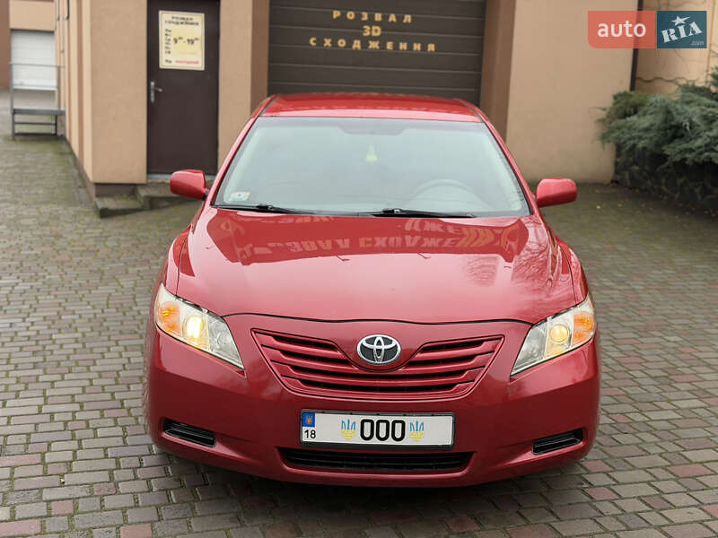 Седан Toyota Camry 2008 в Рівному