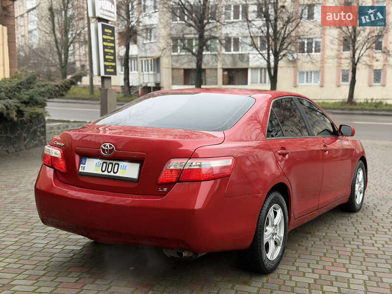 Седан Toyota Camry 2008 в Рівному