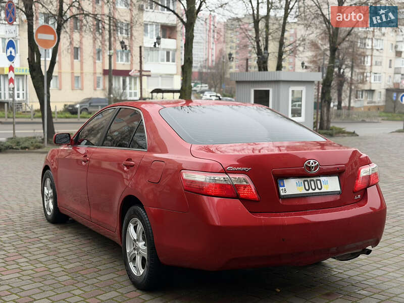 Седан Toyota Camry 2008 в Рівному