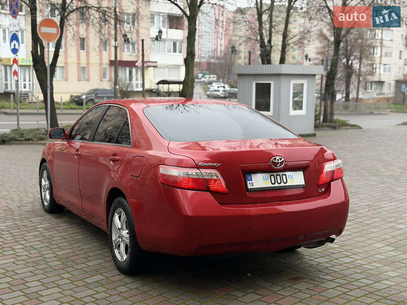 Седан Toyota Camry 2008 в Рівному