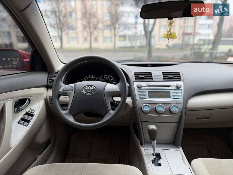 Седан Toyota Camry 2008 в Рівному