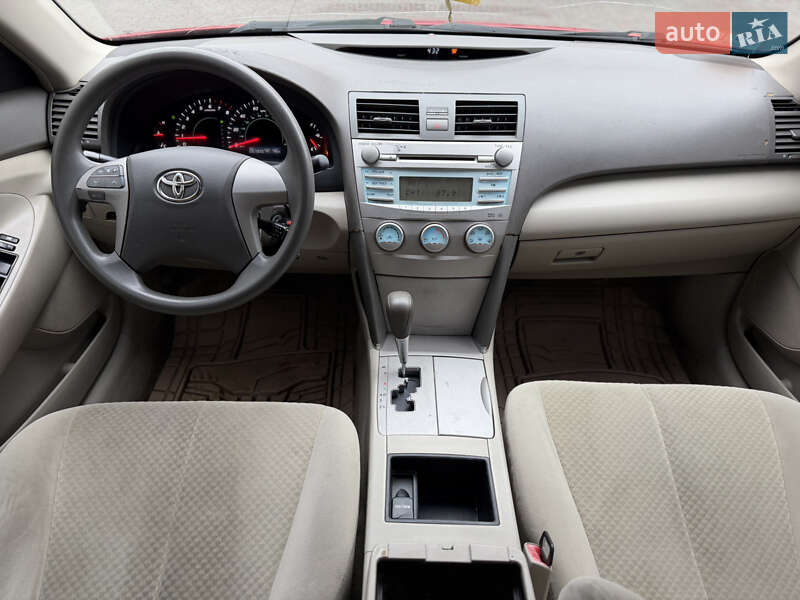 Седан Toyota Camry 2008 в Рівному