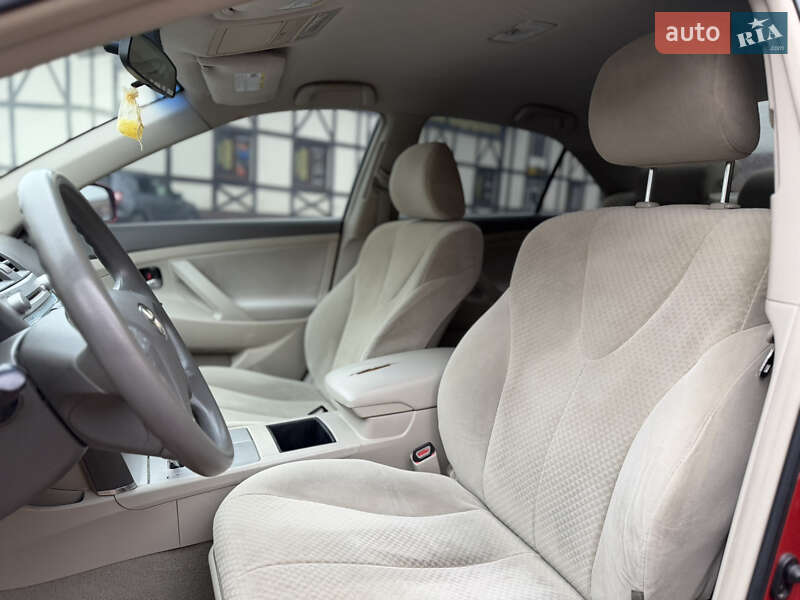 Седан Toyota Camry 2008 в Рівному