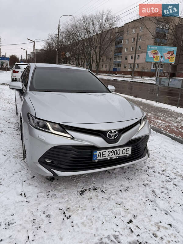 Седан Toyota Camry 2019 в Чернігові