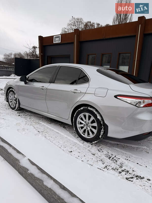 Седан Toyota Camry 2019 в Чернігові