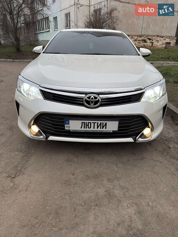 Седан Toyota Camry 2016 в Киеве