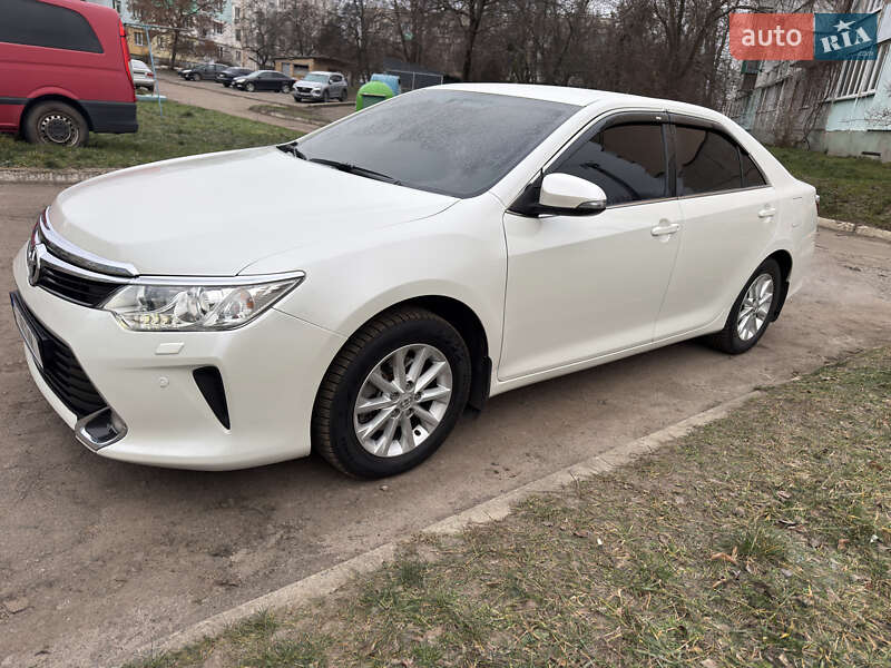 Седан Toyota Camry 2016 в Киеве