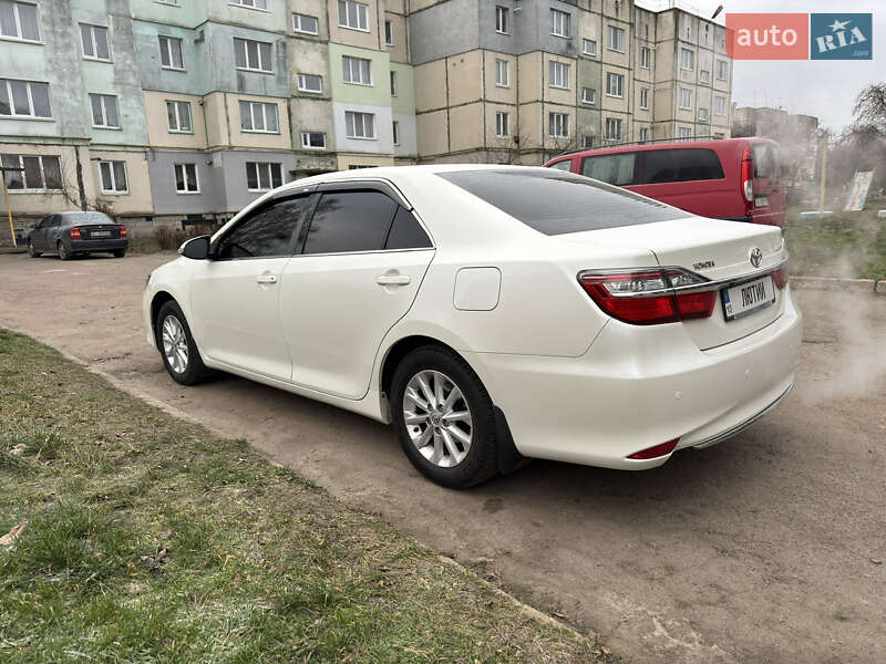 Седан Toyota Camry 2016 в Киеве