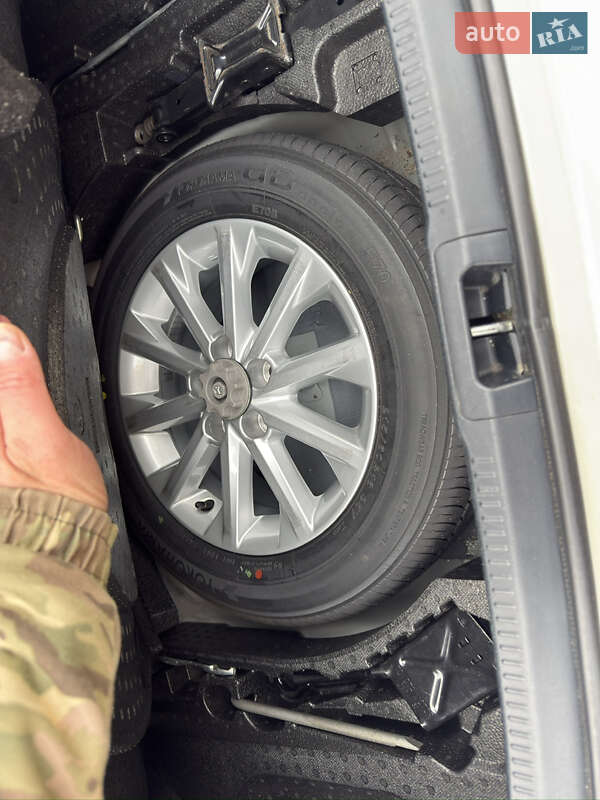 Седан Toyota Camry 2016 в Киеве