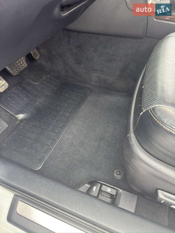 Седан Toyota Camry 2016 в Киеве