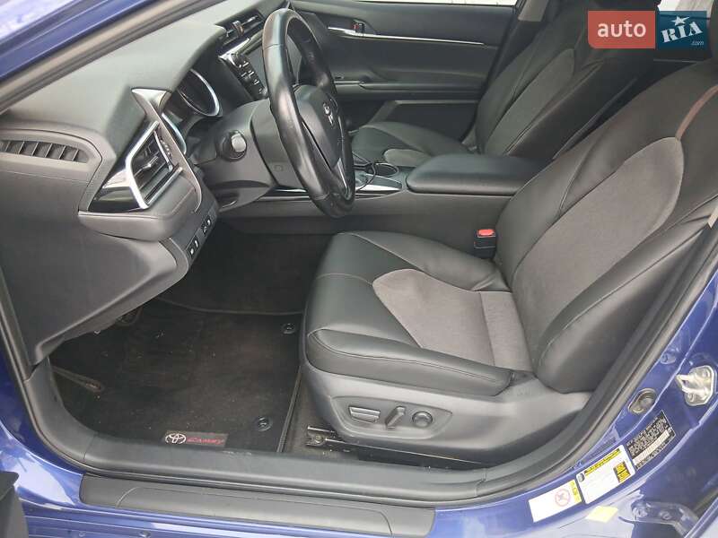 Седан Toyota Camry 2018 в Дніпрі