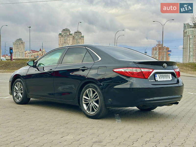 Седан Toyota Camry 2016 в Киеве
