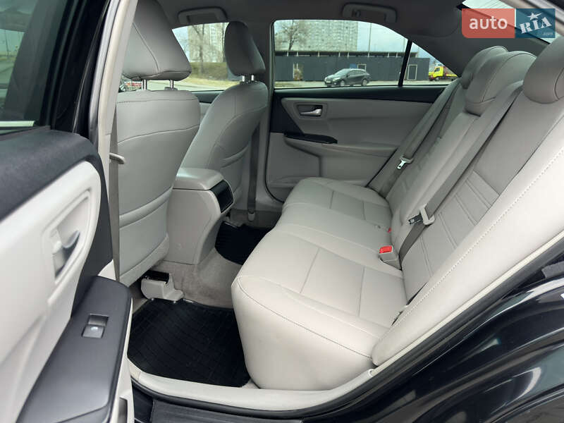 Седан Toyota Camry 2016 в Киеве