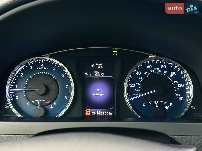 Седан Toyota Camry 2016 в Киеве