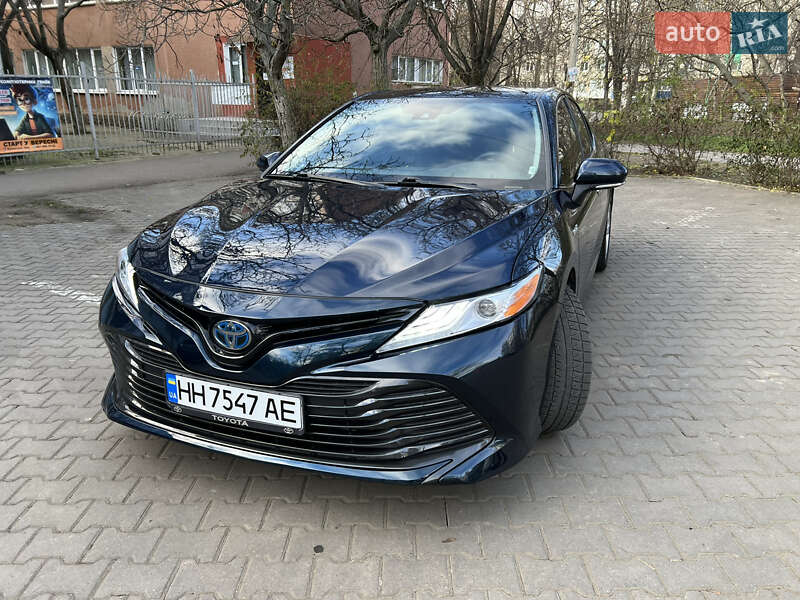 Toyota Camry 2019