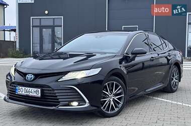 Седан Toyota Camry 2023 в Тернополе
