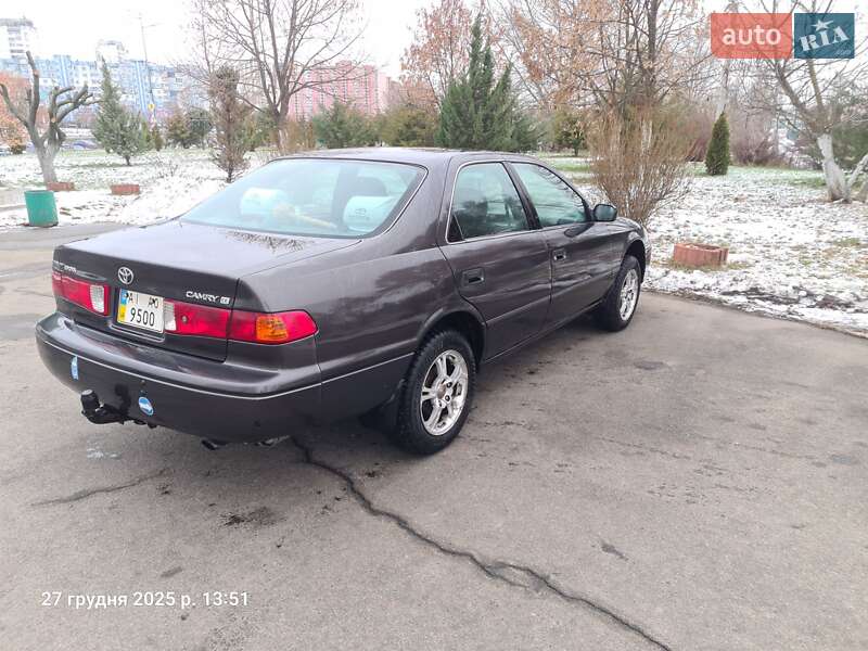 Седан Toyota Camry 2000 в Києві