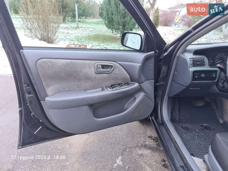 Седан Toyota Camry 2000 в Києві