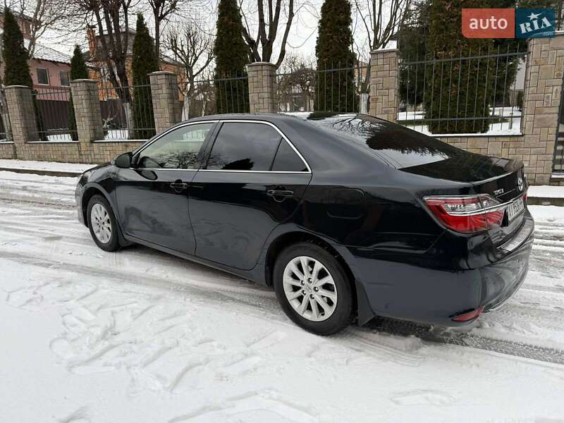Седан Toyota Camry 2016 в Києві