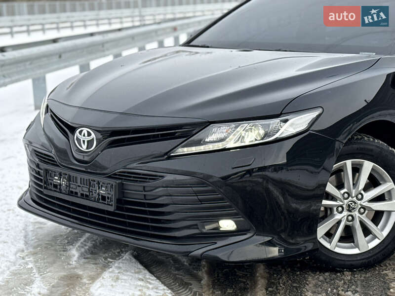 Седан Toyota Camry 2018 в Чернігові