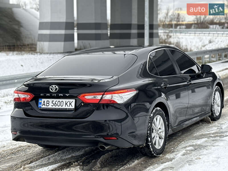 Седан Toyota Camry 2018 в Чернігові