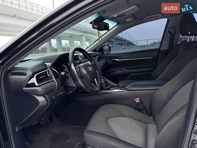 Седан Toyota Camry 2018 в Чернігові