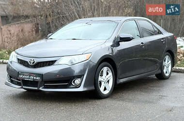 Седан Toyota Camry 2014 в Николаеве